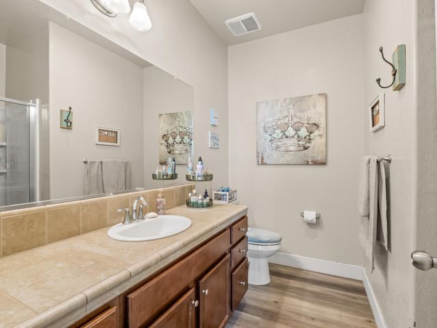 6878 W Alana Drive W, Fresno, CA 93722