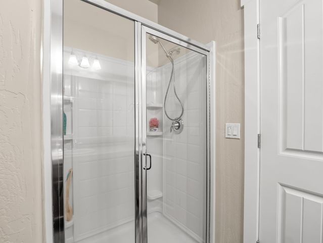 6878 W Alana Drive W, Fresno, CA 93722