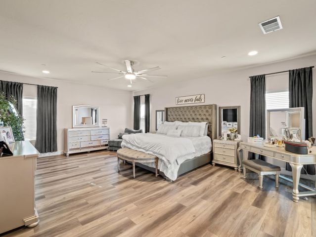 6878 W Alana Drive W, Fresno, CA 93722