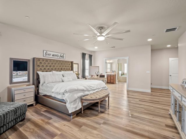 6878 W Alana Drive W, Fresno, CA 93722