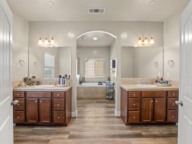 6878 W Alana Drive W, Fresno, CA 93722