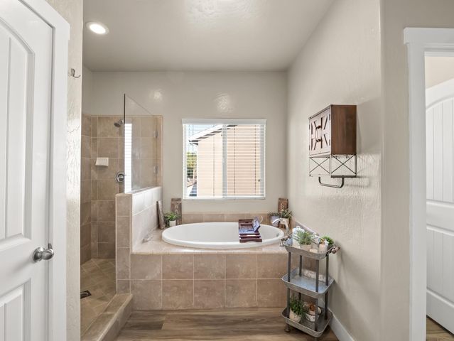 6878 W Alana Drive W, Fresno, CA 93722