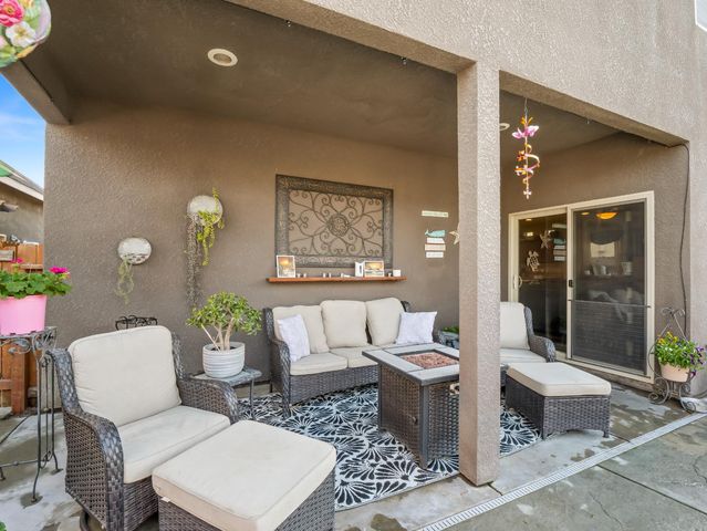 6878 W Alana Drive W, Fresno, CA 93722