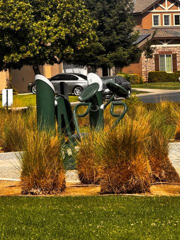 6878 W Alana Drive W, Fresno, CA 93722