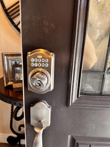 6878 W Alana Drive W, Fresno, CA 93722