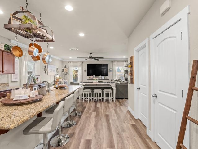 6878 W Alana Drive W, Fresno, CA 93722