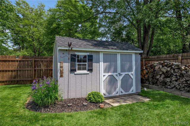 5067 Bradley Lane, Hamburg, NY 14075