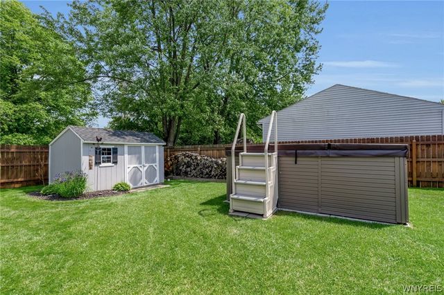 5067 Bradley Lane, Hamburg, NY 14075