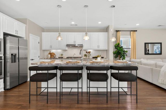 21421 Trail Ridge Dr, Escondido, CA 92029