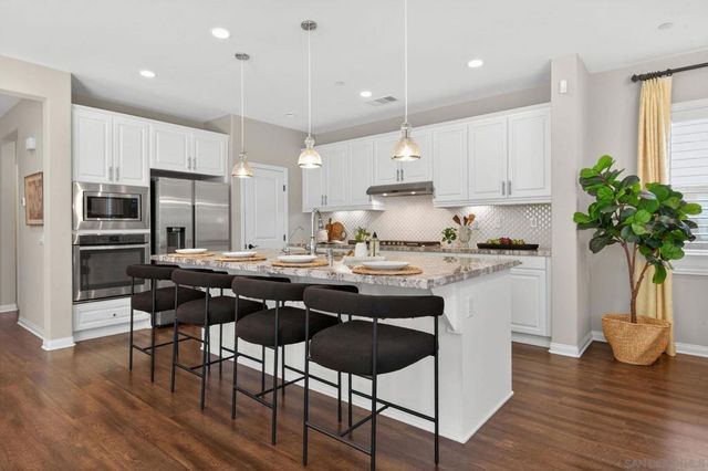 21421 Trail Ridge Dr, Escondido, CA 92029