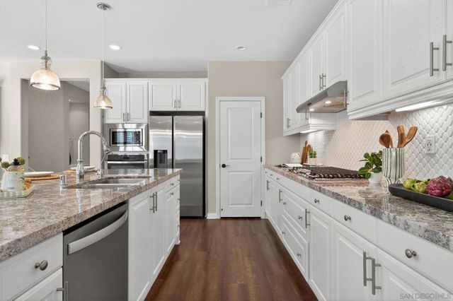 21421 Trail Ridge Dr, Escondido, CA 92029