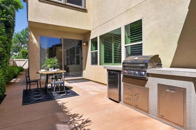 21421 Trail Ridge Dr, Escondido, CA 92029