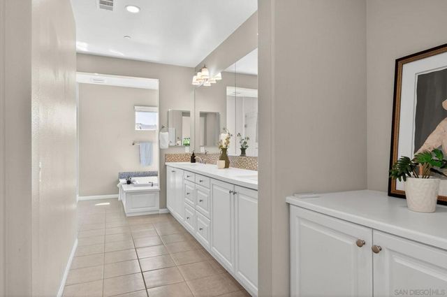 21421 Trail Ridge Dr, Escondido, CA 92029