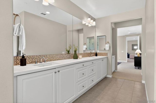 21421 Trail Ridge Dr, Escondido, CA 92029