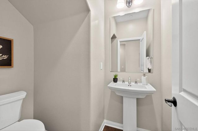 21421 Trail Ridge Dr, Escondido, CA 92029