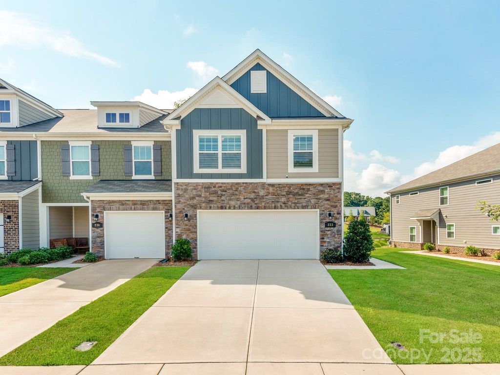 222 Harpers Run Lane, Matthews, NC 28104