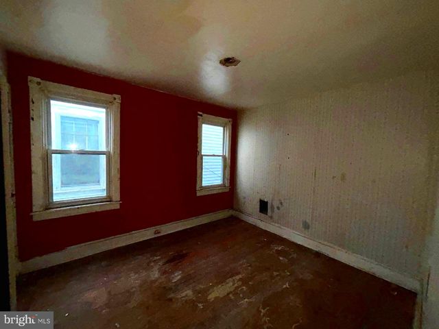 446 WALNUT AVE, Trenton, NJ 08609