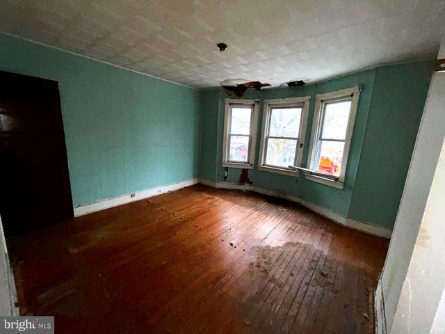 446 WALNUT AVE, Trenton, NJ 08609