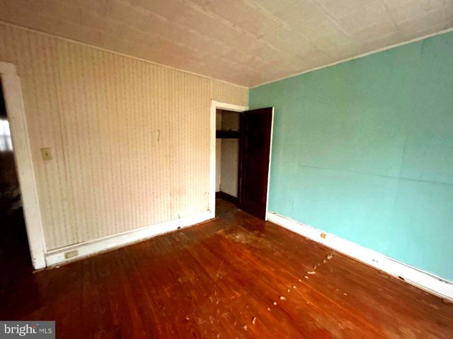 446 WALNUT AVE, Trenton, NJ 08609