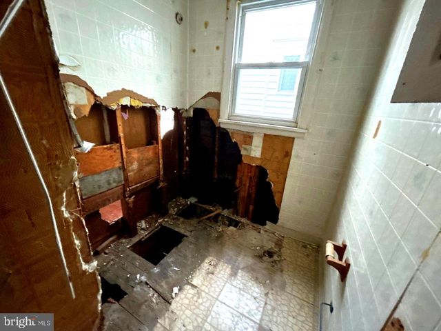 446 WALNUT AVE, Trenton, NJ 08609