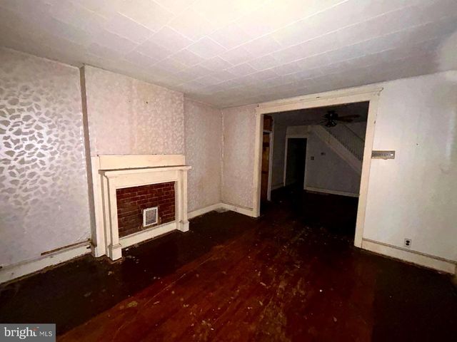 446 WALNUT AVE, Trenton, NJ 08609