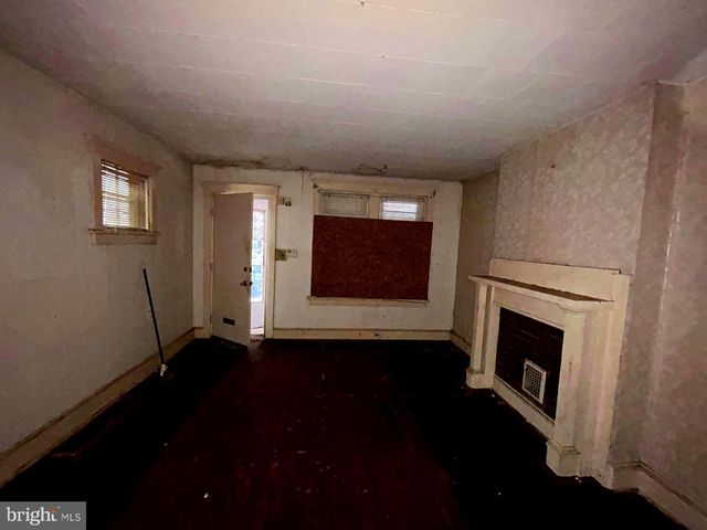 446 WALNUT AVE, Trenton, NJ 08609