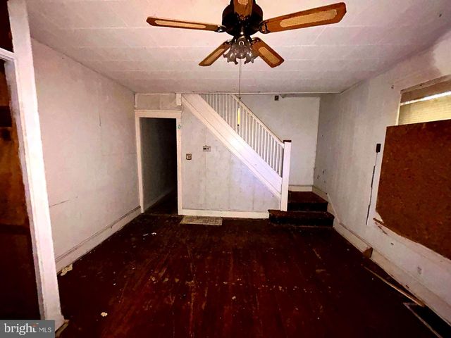 446 WALNUT AVE, Trenton, NJ 08609