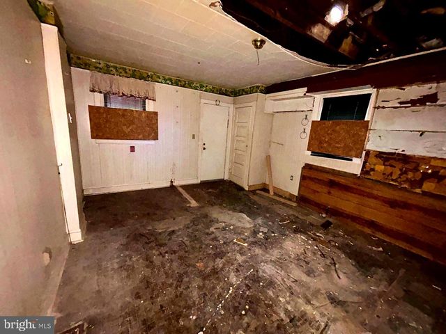 446 WALNUT AVE, Trenton, NJ 08609