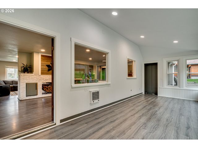2964 MADRONA Dr, Longview, WA 98632