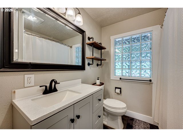 2964 MADRONA Dr, Longview, WA 98632