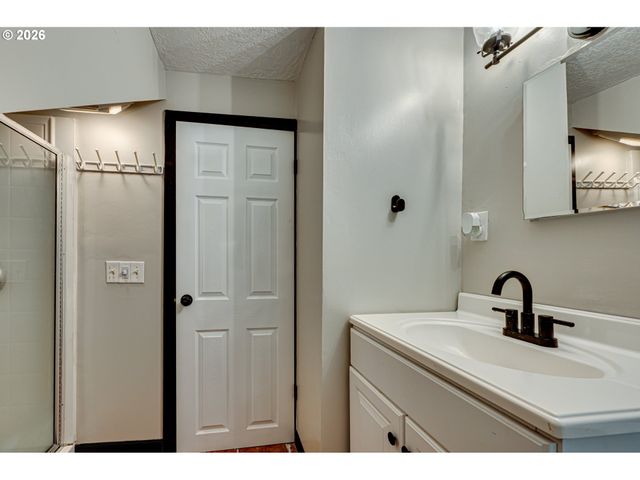 2964 MADRONA Dr, Longview, WA 98632