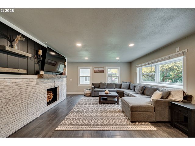 2964 MADRONA Dr, Longview, WA 98632