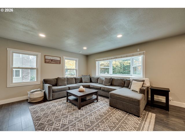 2964 MADRONA Dr, Longview, WA 98632