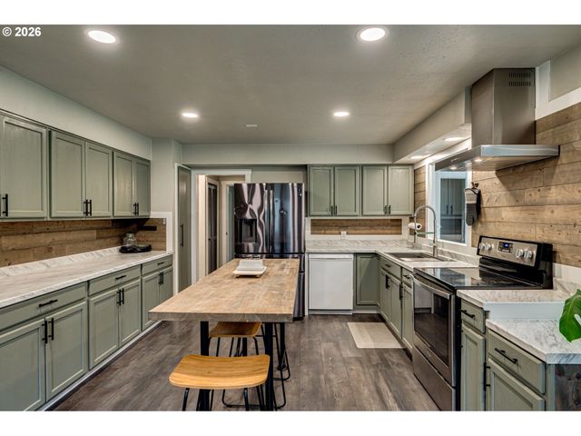 2964 MADRONA Dr, Longview, WA 98632