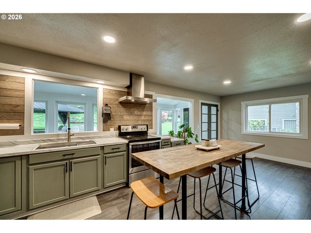 2964 MADRONA Dr, Longview, WA 98632