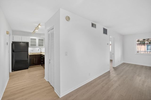 119 NE 19th Court 205-G, Wilton Manors, FL 33305