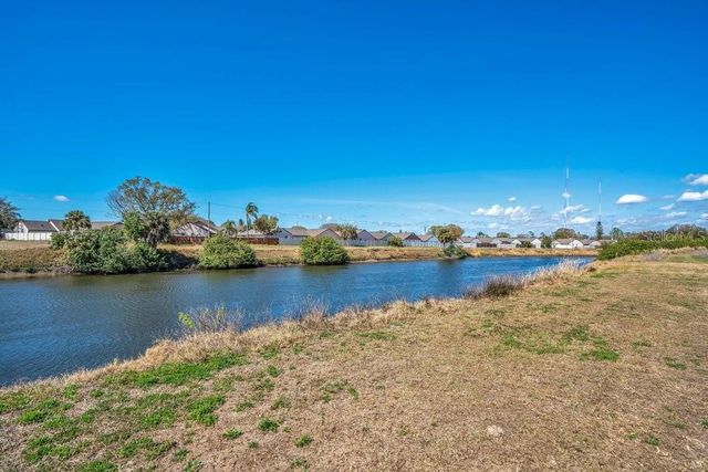 6704 SEAFAIRER DRIVE, Tampa, FL 33615