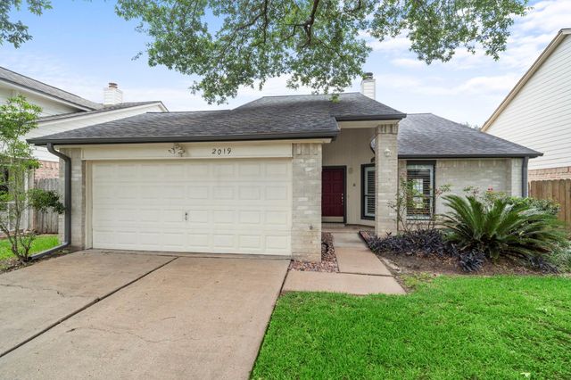 2019 Creek Valley Lane, Sugar Land, TX 77478