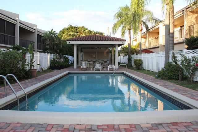 223 SE 11th Avenue 223, Pompano Beach, FL 33060