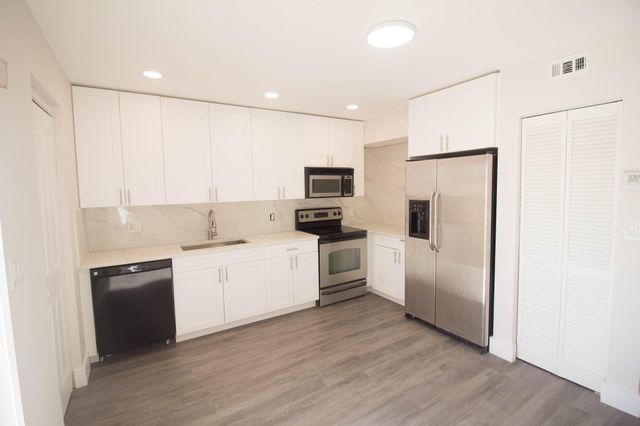 223 SE 11th Avenue 223, Pompano Beach, FL 33060