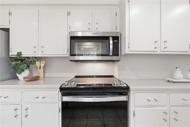 3901 W 73rd Terrace, Prairie Village, KS 66208
