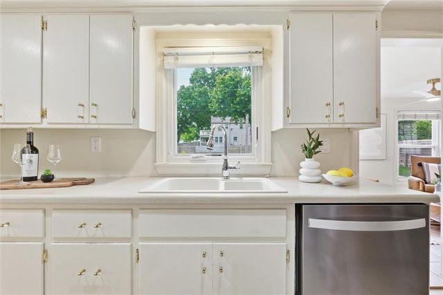3901 W 73rd Terrace, Prairie Village, KS 66208