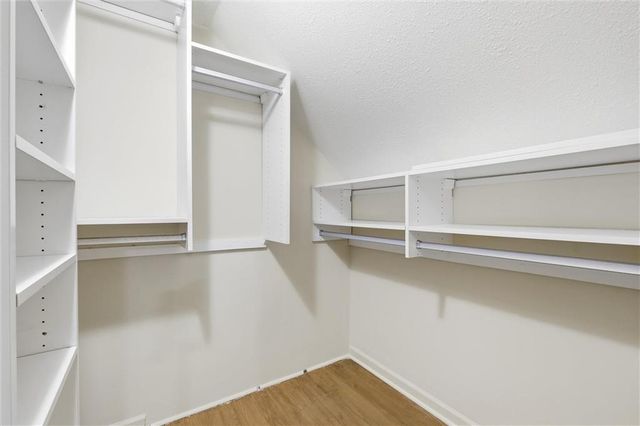 3901 W 73rd Terrace, Prairie Village, KS 66208