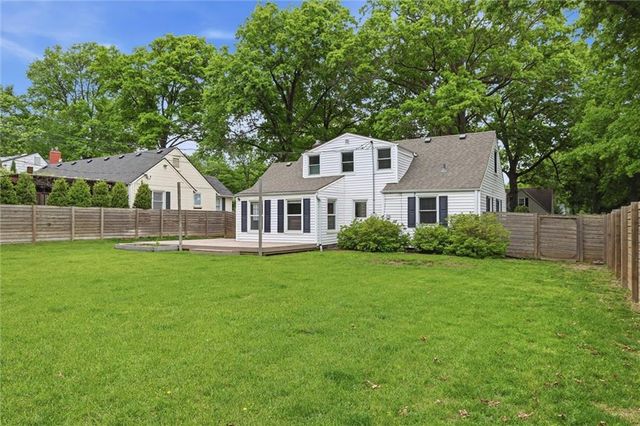 3901 W 73rd Terrace, Prairie Village, KS 66208