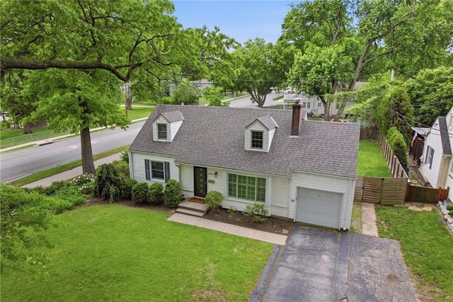 3901 W 73rd Terrace, Prairie Village, KS 66208