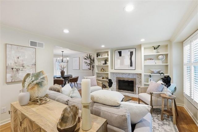 3901 W 73rd Terrace, Prairie Village, KS 66208