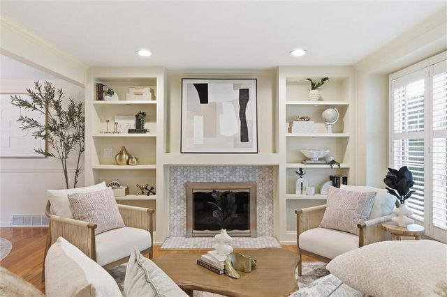 3901 W 73rd Terrace, Prairie Village, KS 66208