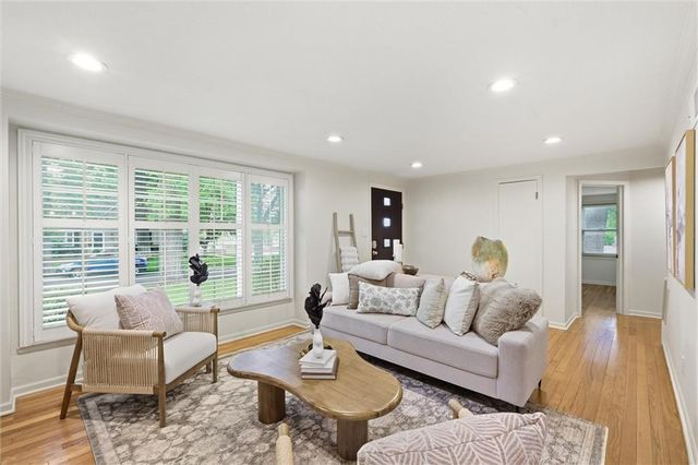 3901 W 73rd Terrace, Prairie Village, KS 66208