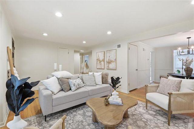 3901 W 73rd Terrace, Prairie Village, KS 66208