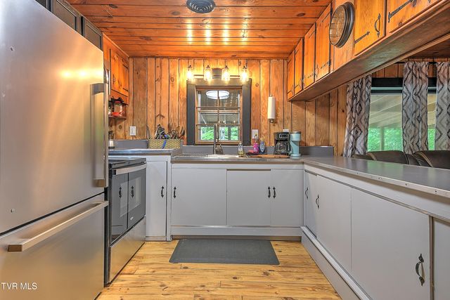 378 Laura Land, Bristol, TN 37620